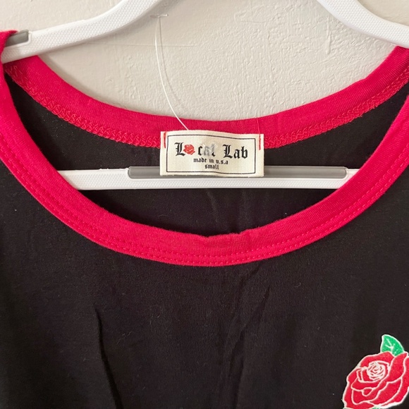 Pretty Rose T Shirt, Small, Women, Black & Red, New With Tags - Picture 6 of 9